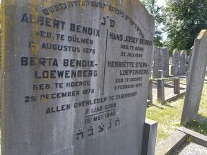 On many Jewish cemeteries in Holland, one can often find gravestones with date of death May 1940