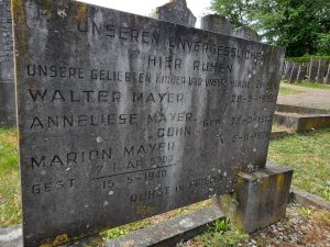 gravestone of a Jewish family